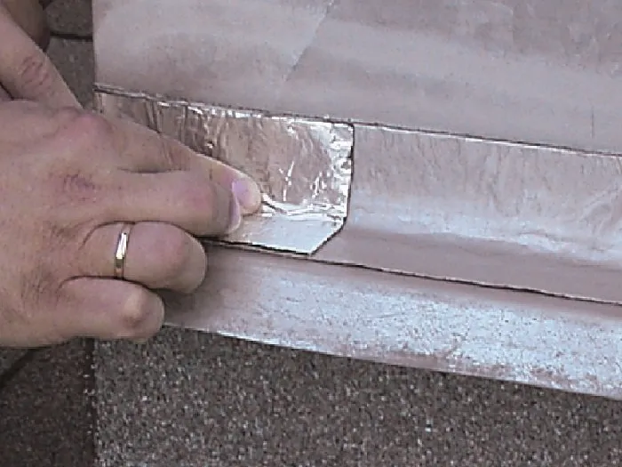 Sealing and repairing roof flashing
